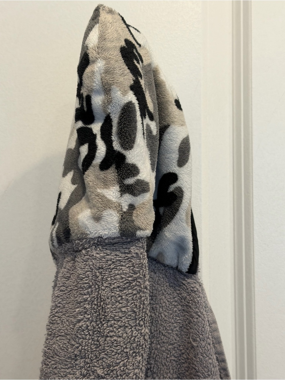 Gray & Camo Hooded Plush Children’s Bath Towel